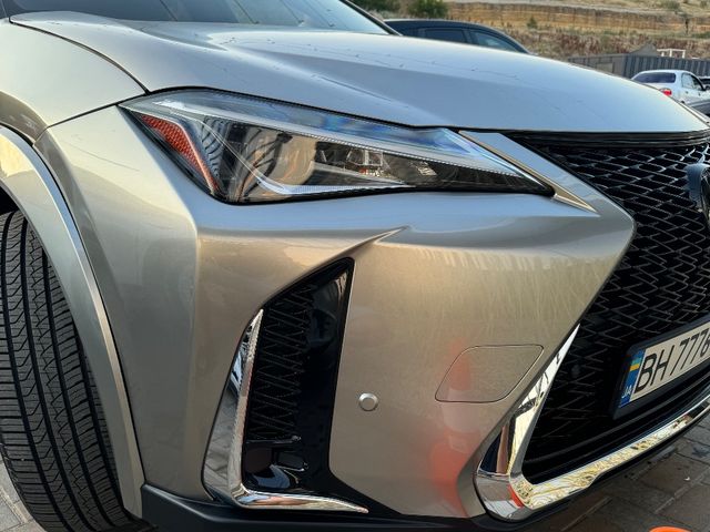Lexus UX - фото 3