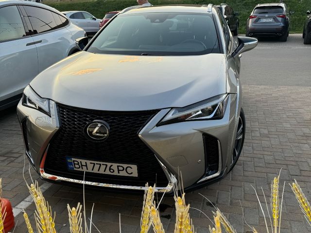 Lexus UX - фото 1