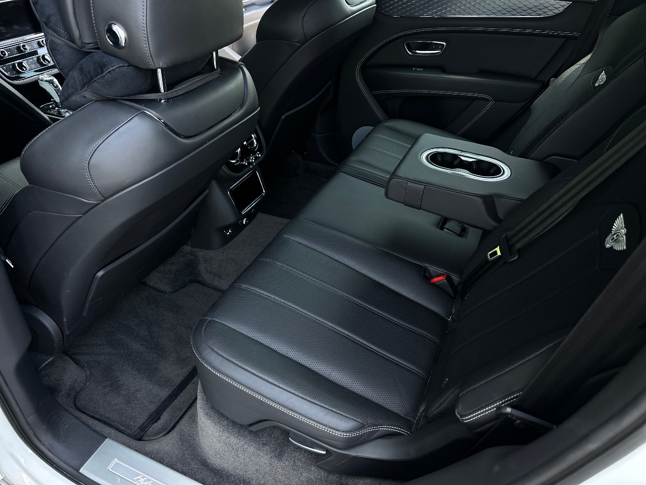 Bentley Bentayga - фото 16