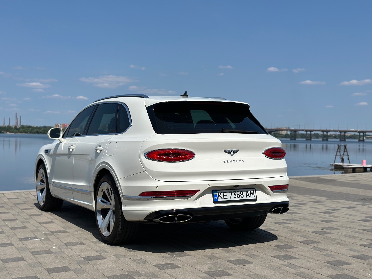 Bentley Bentayga - фото 10