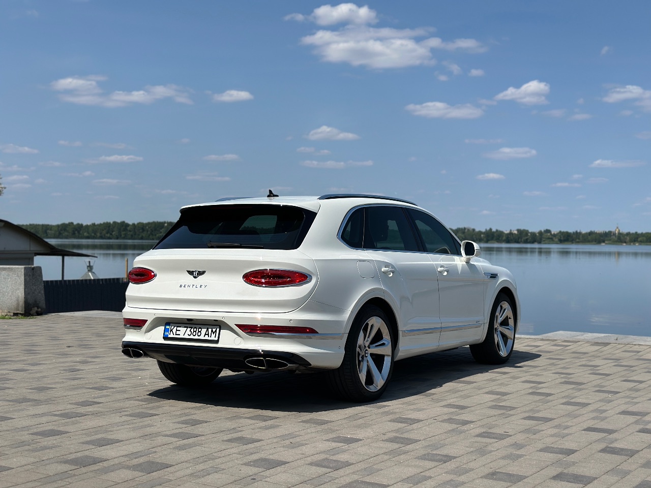 Bentley Bentayga - фото 12