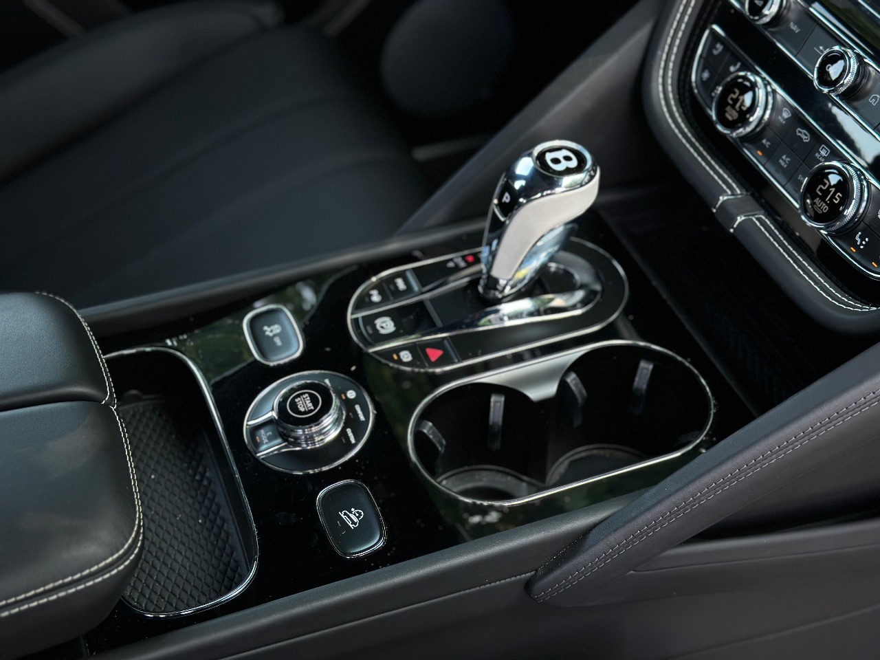 Bentley Bentayga - фото 23