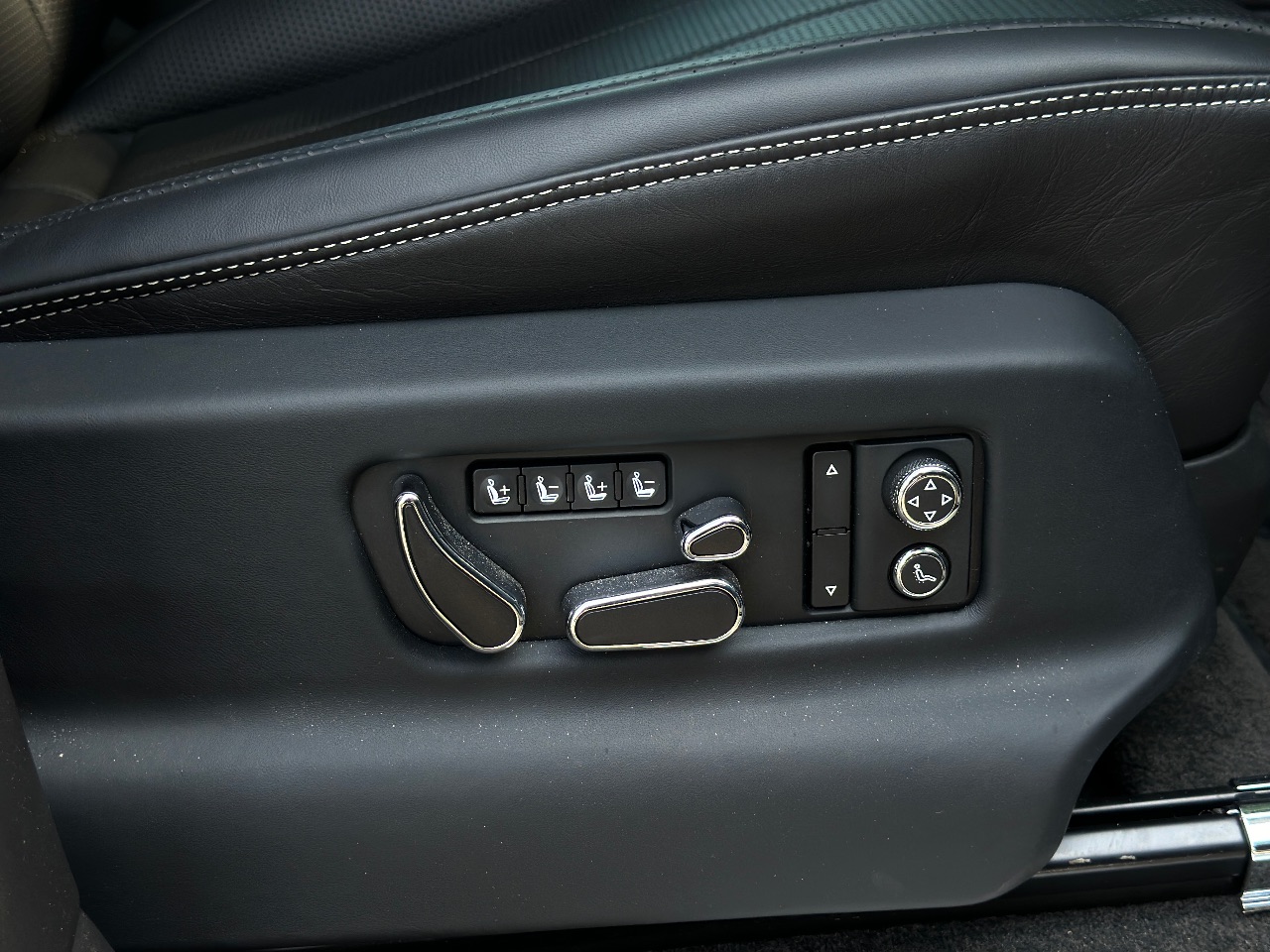 Bentley Bentayga - фото 21