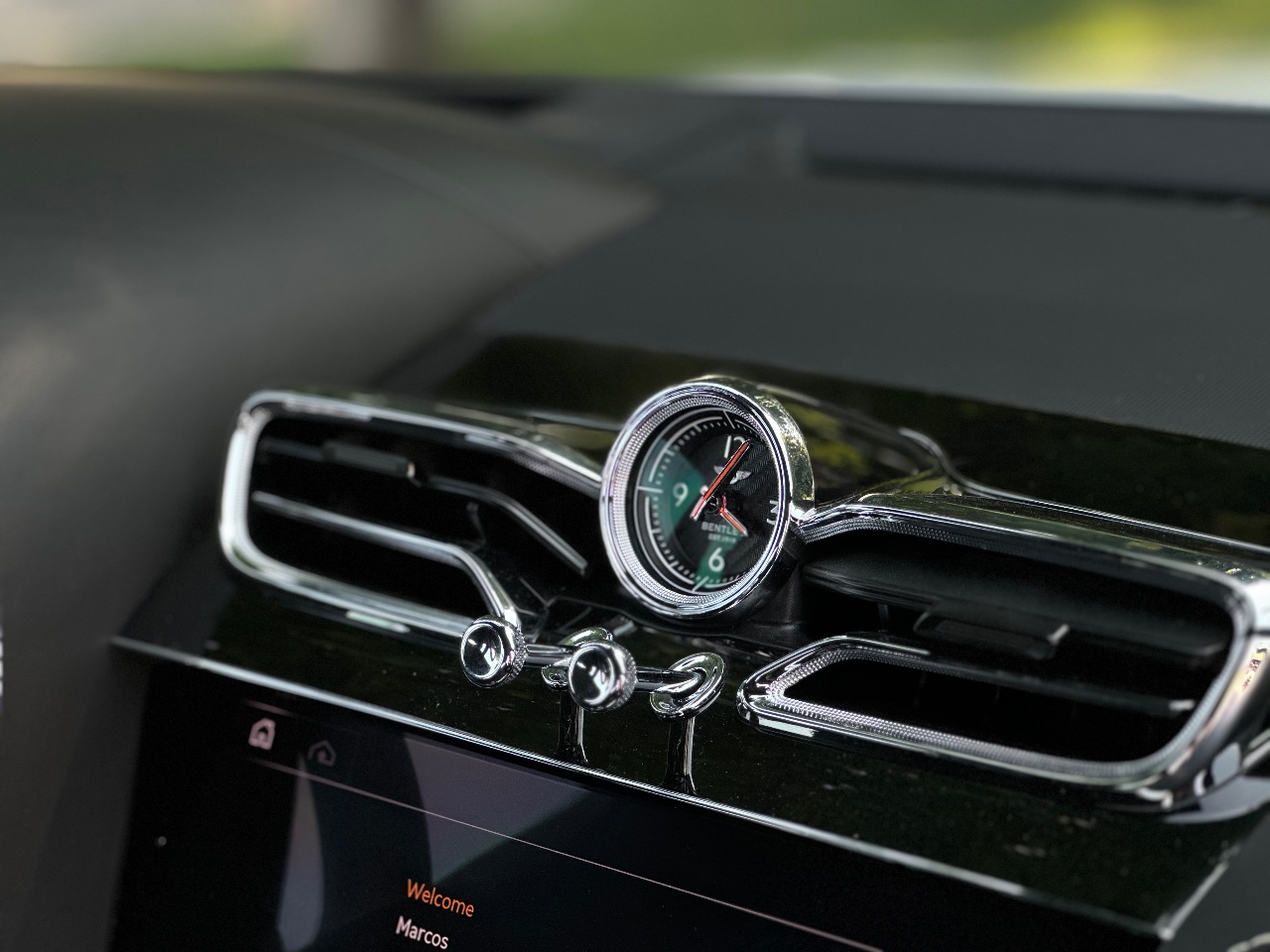 Bentley Bentayga - фото 24