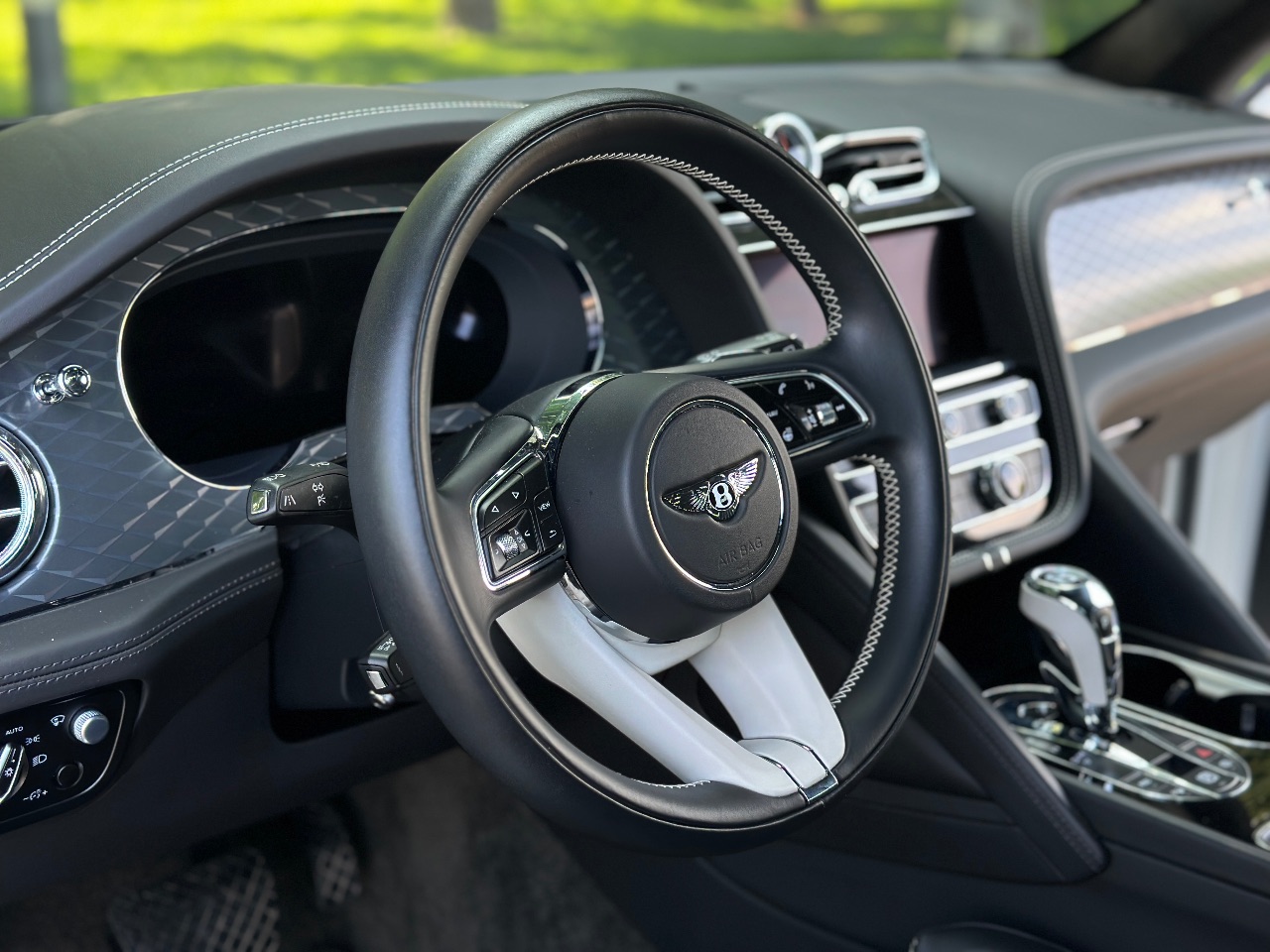 Bentley Bentayga - фото 14