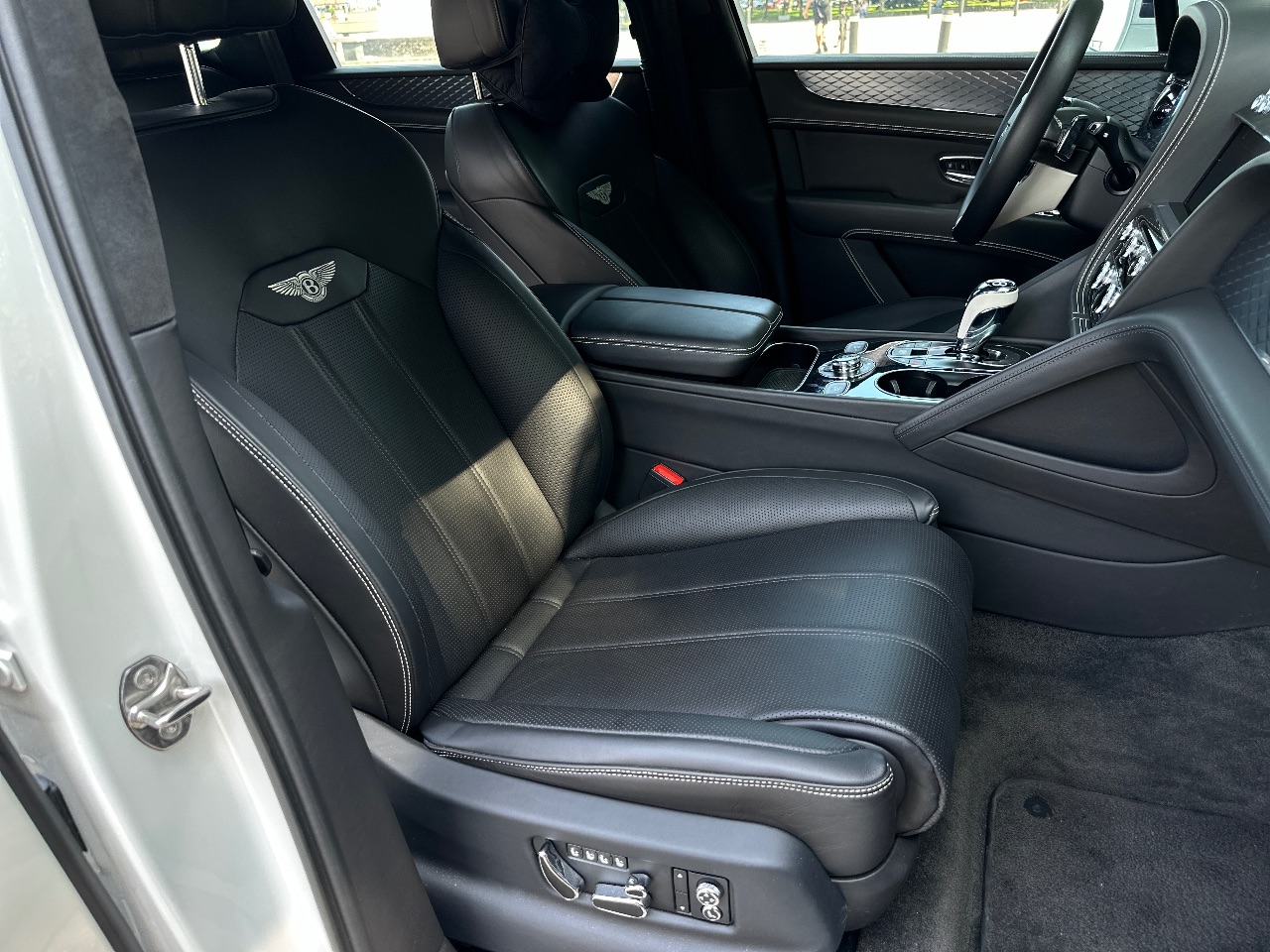 Bentley Bentayga - фото 22