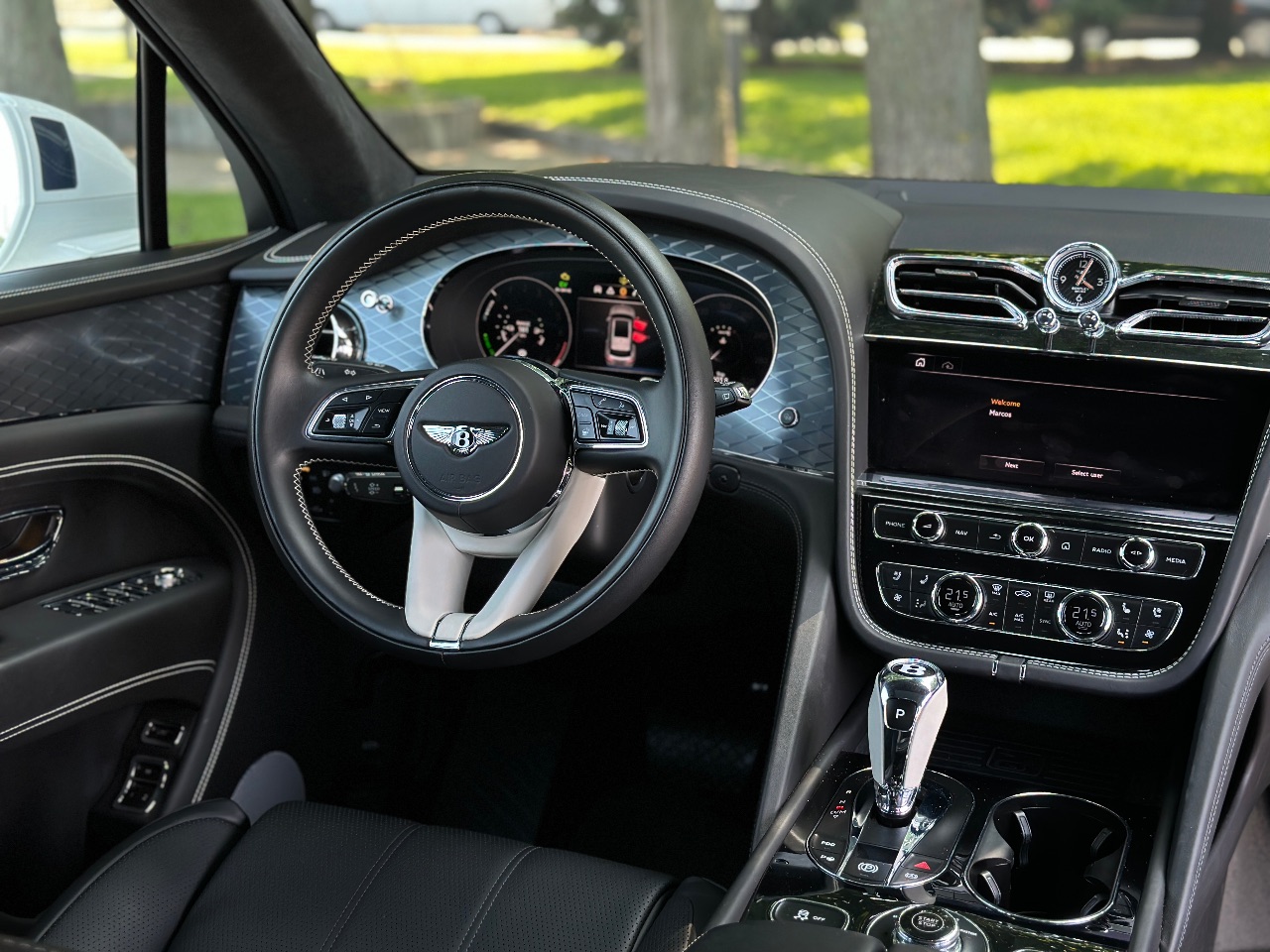 Bentley Bentayga - фото 20