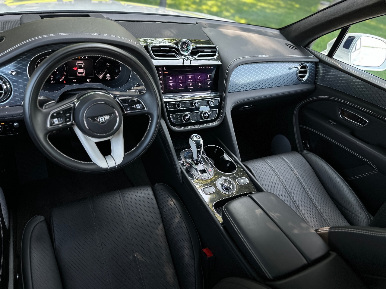 Bentley Bentayga - фото 29