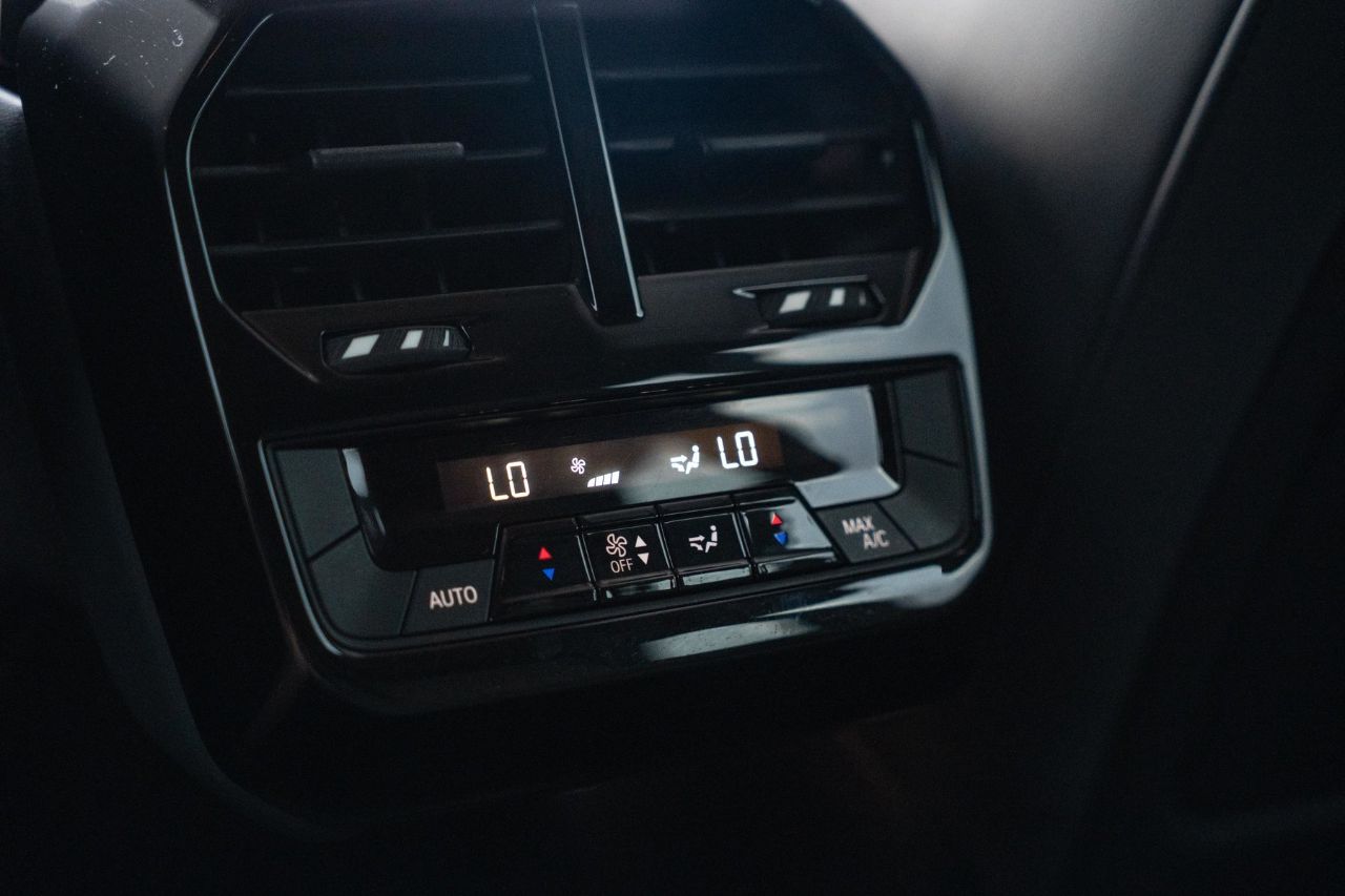 BMW iX - фото 46