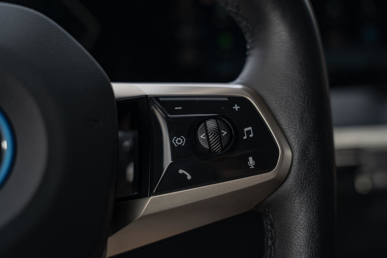 BMW iX - фото 34