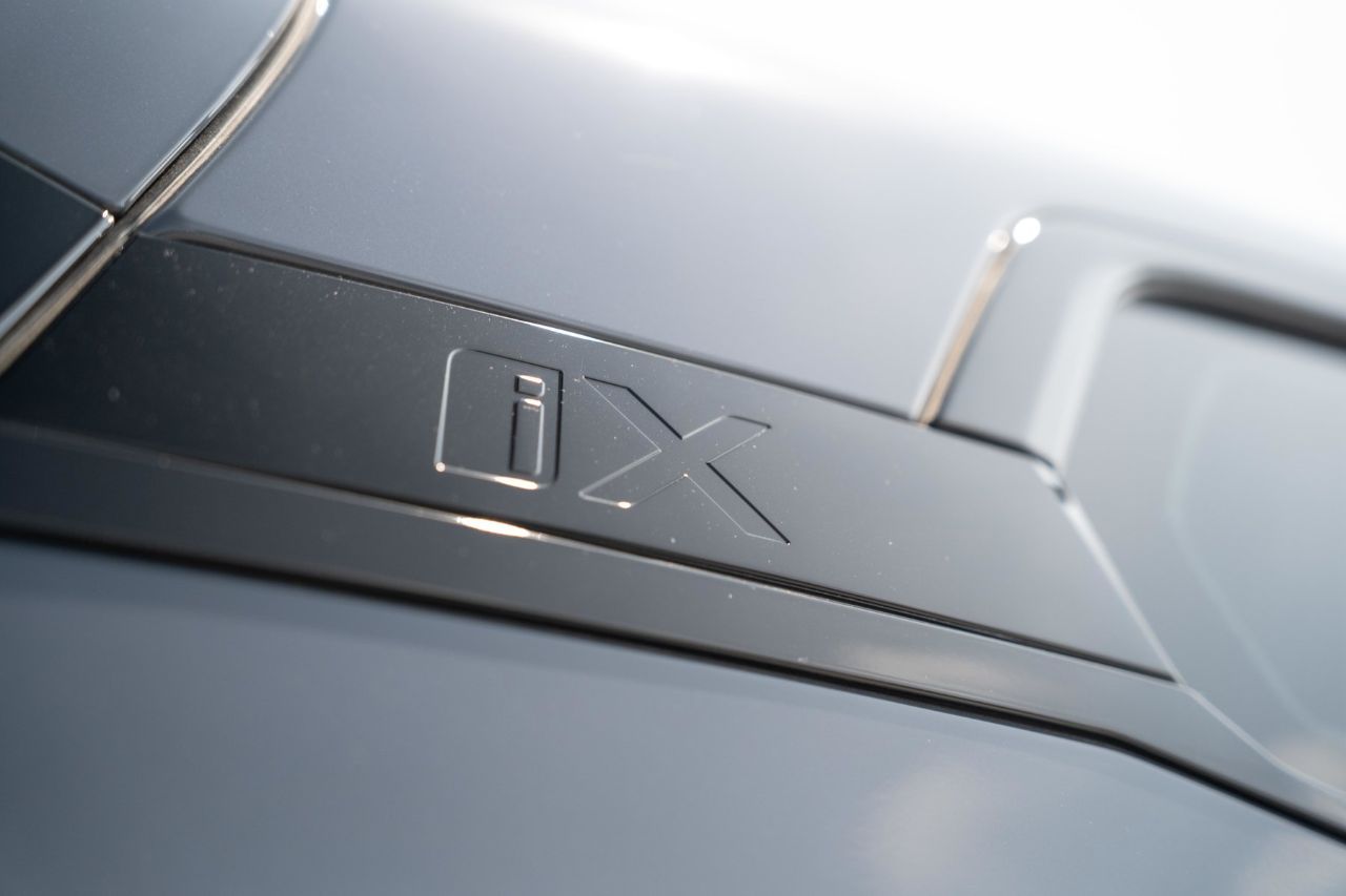 BMW iX - фото 16