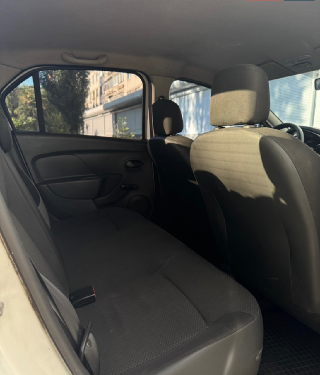 Renault Logan - фото 15