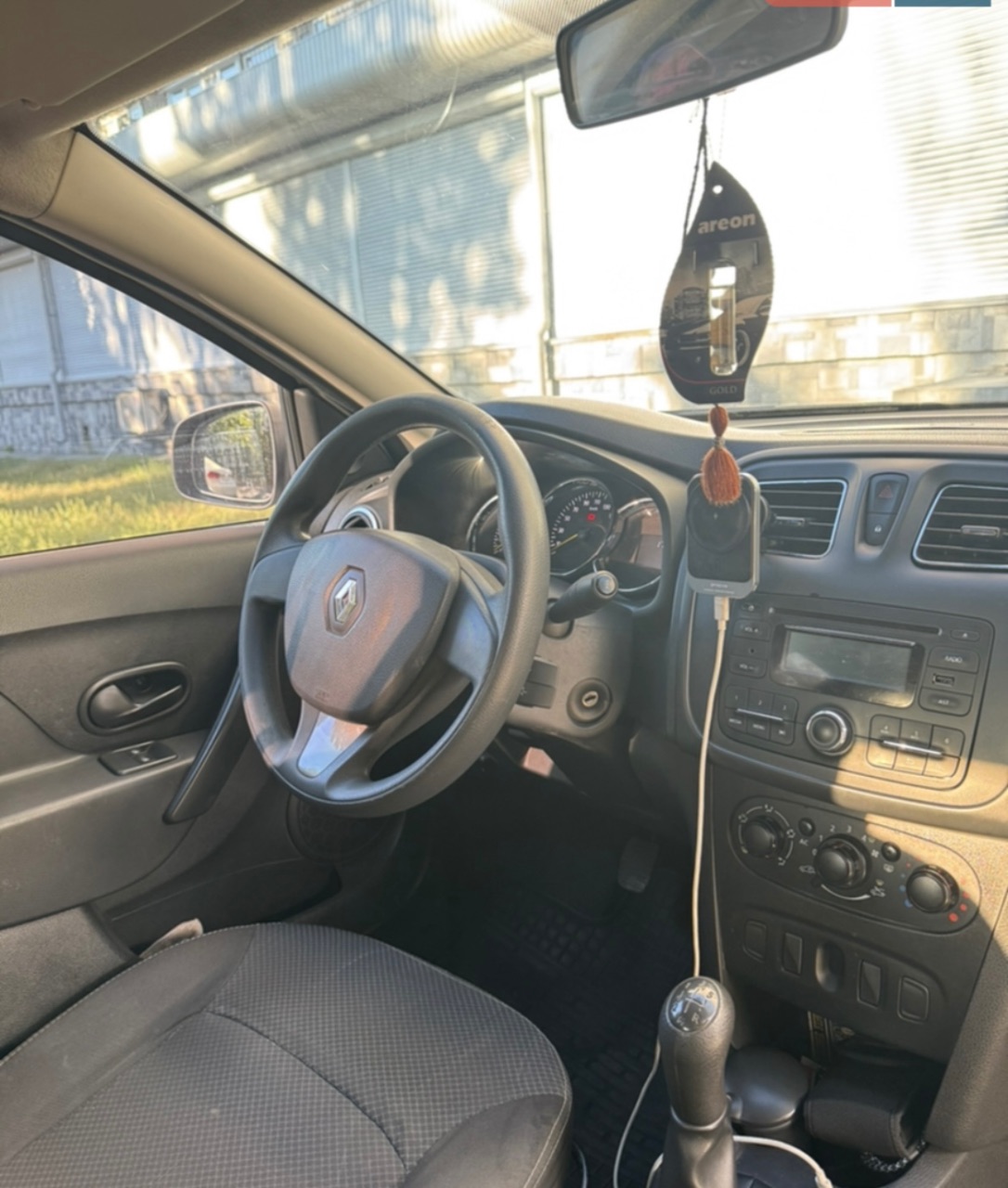 Renault Logan - фото 14