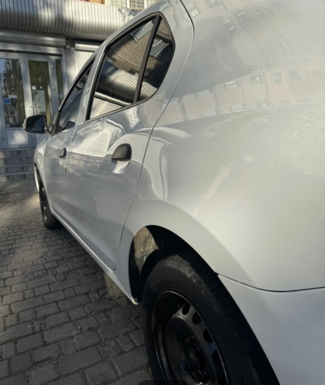 Renault Logan - фото 8