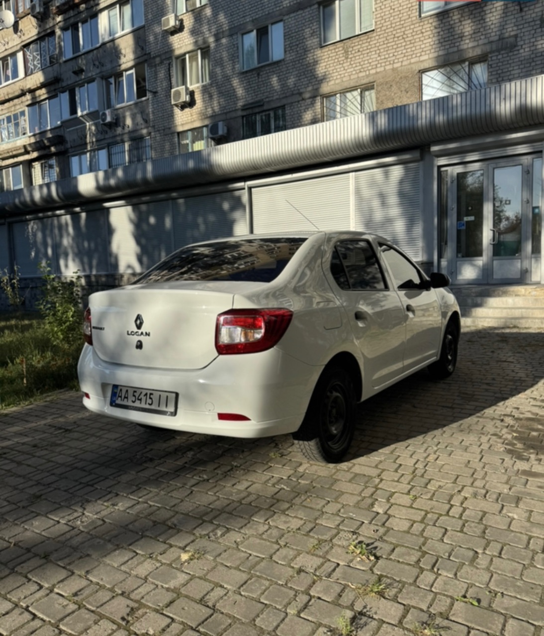 Renault Logan - фото 5