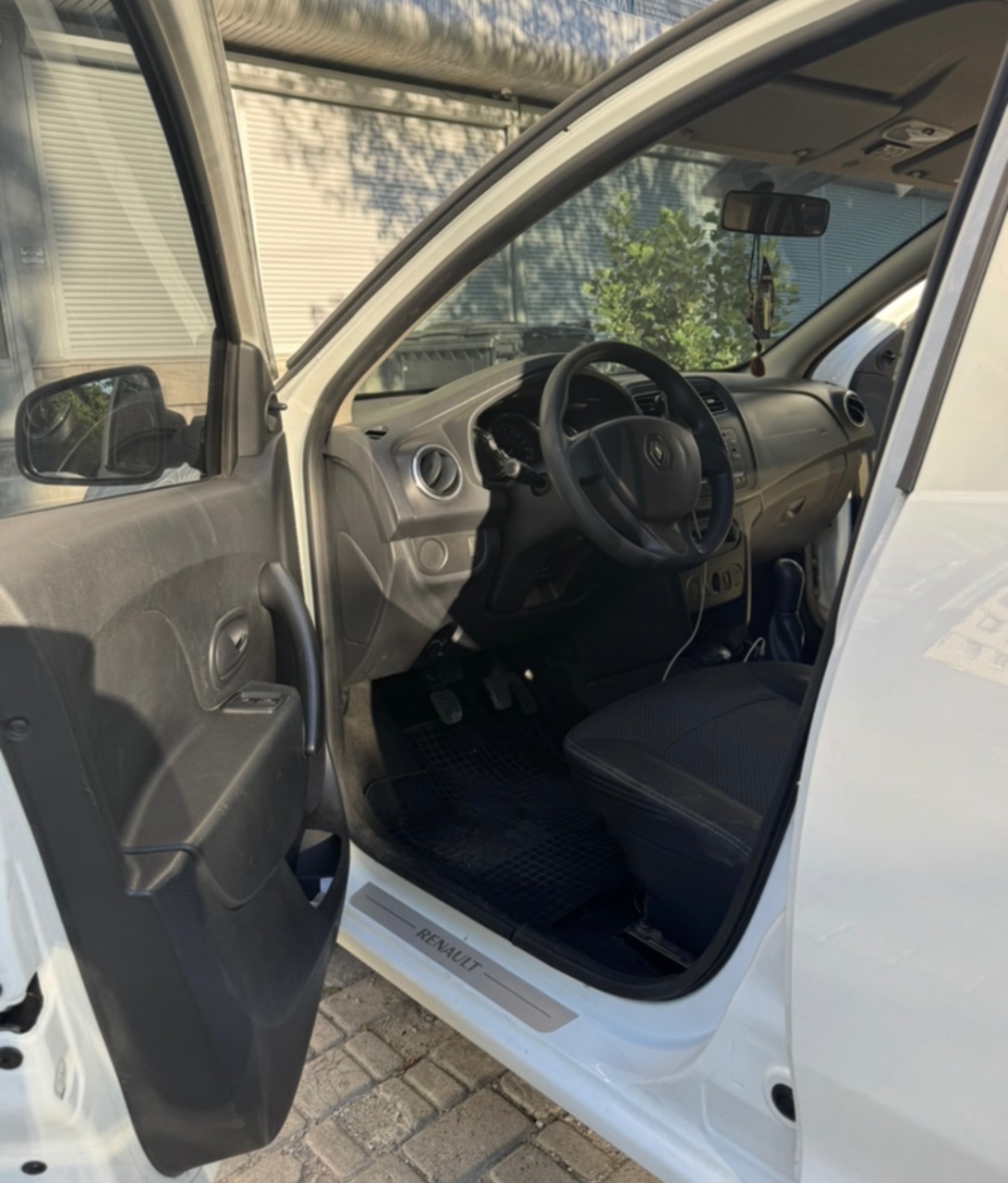 Renault Logan - фото 20