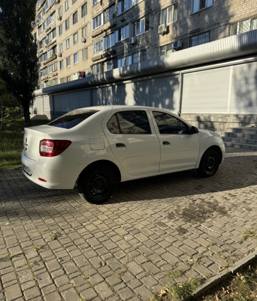 Renault Logan - фото 4