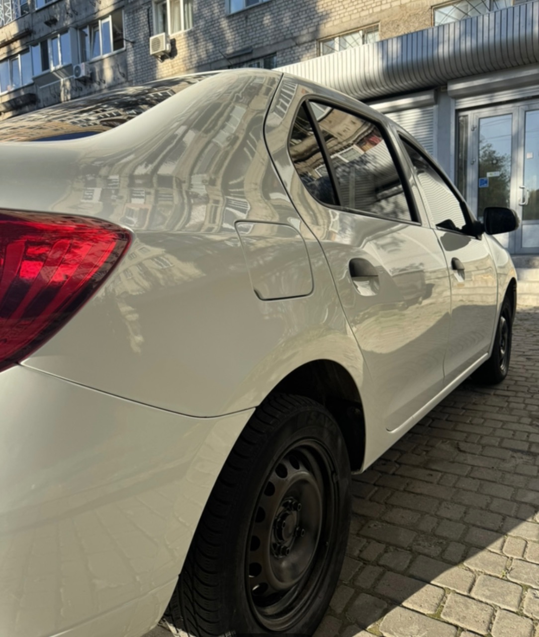 Renault Logan - фото 12