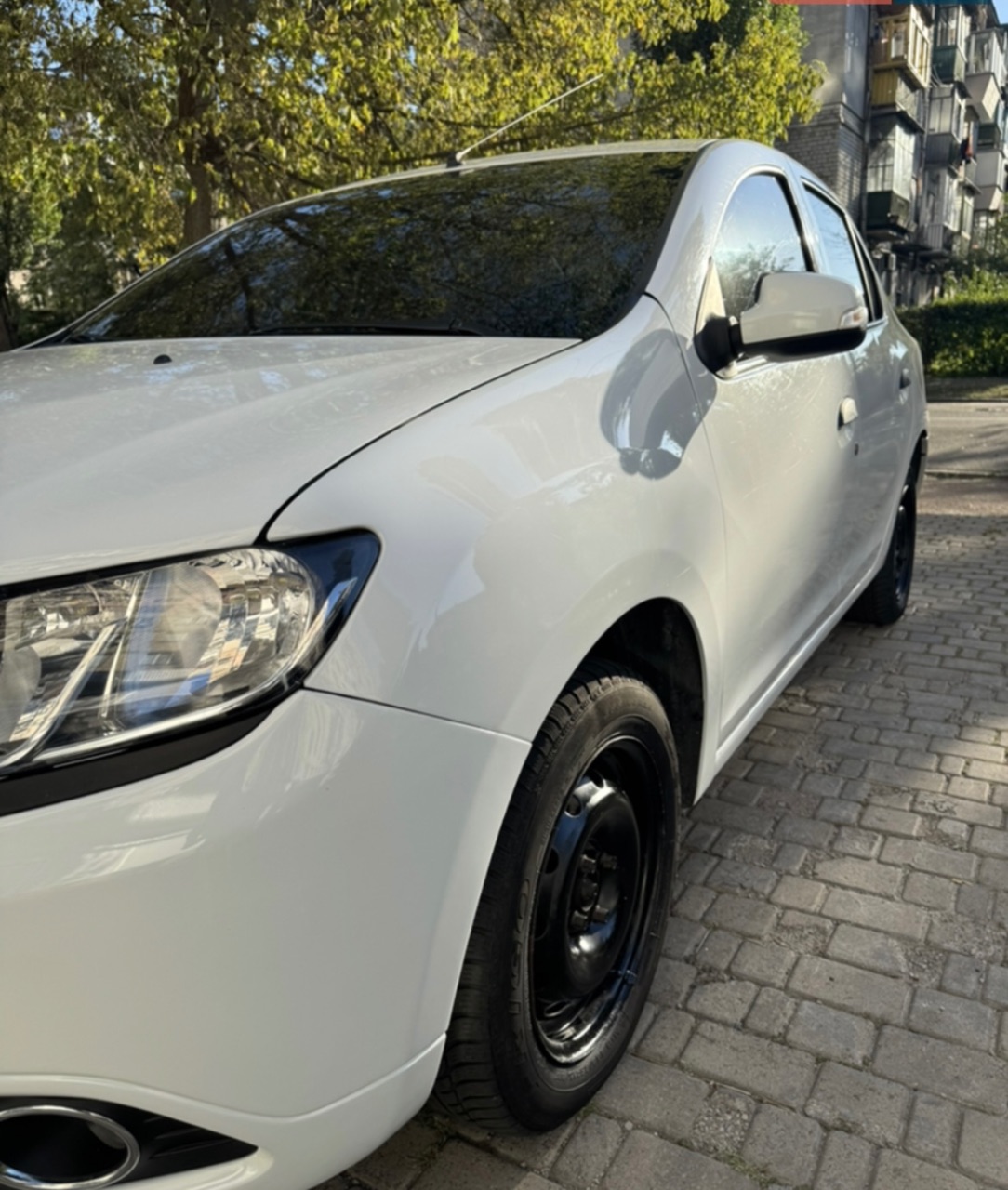 Renault Logan - фото 10