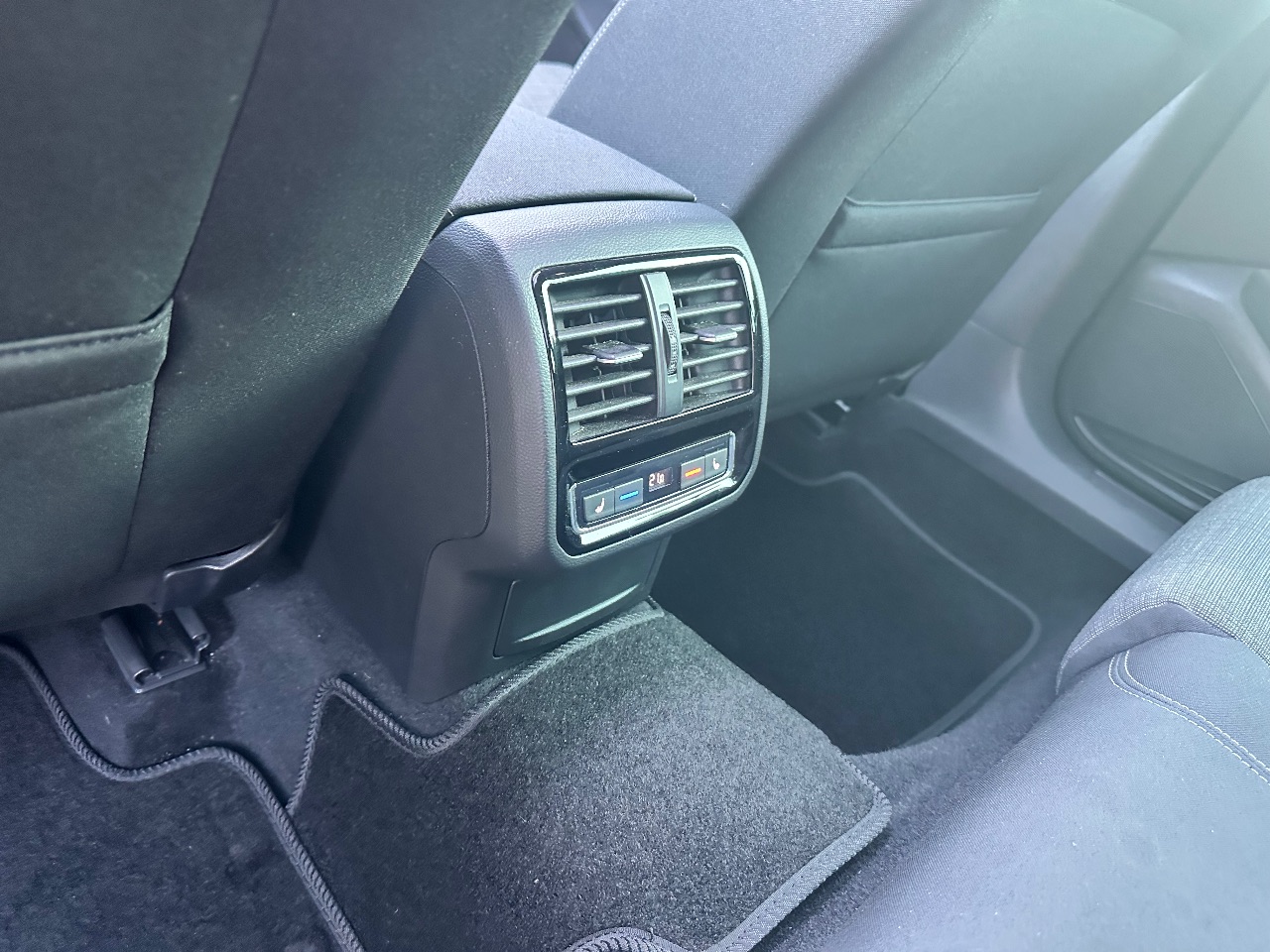 Volkswagen Passat - фото 16