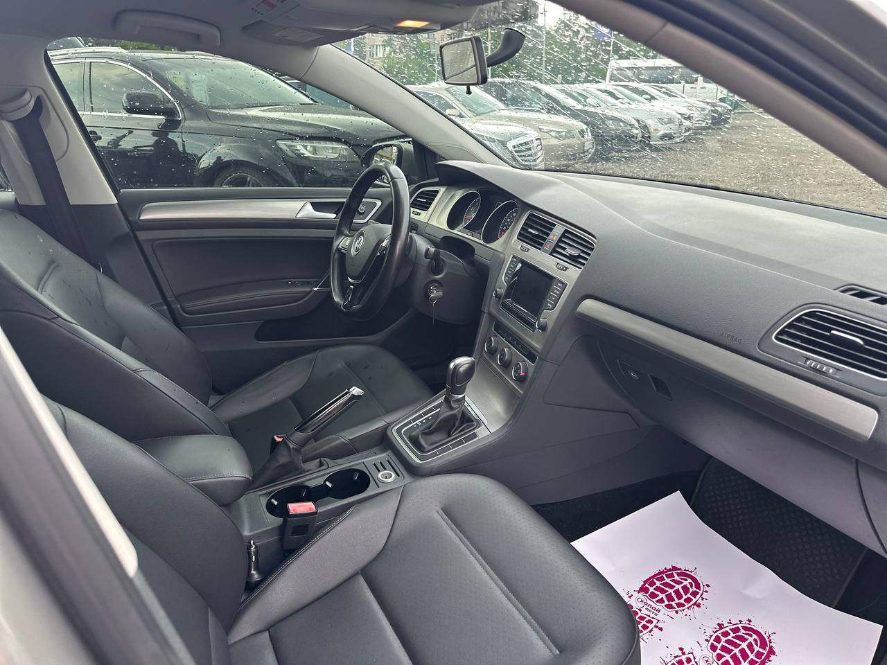 Volkswagen Golf - фото 10