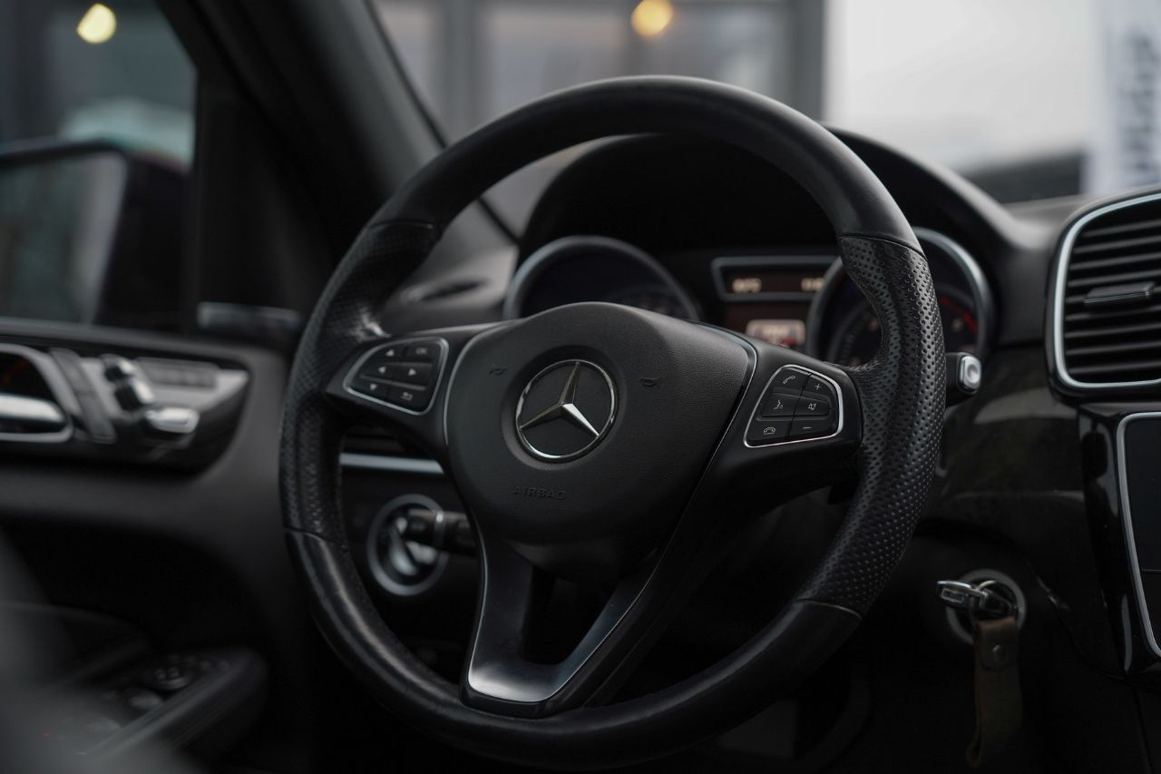 Mercedes-Benz GLE - фото 24