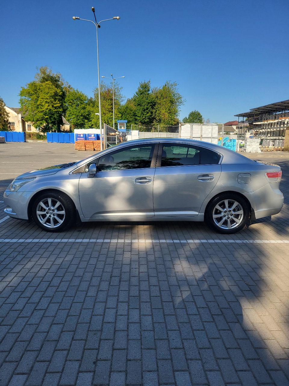 Toyota Avensis - фото 3