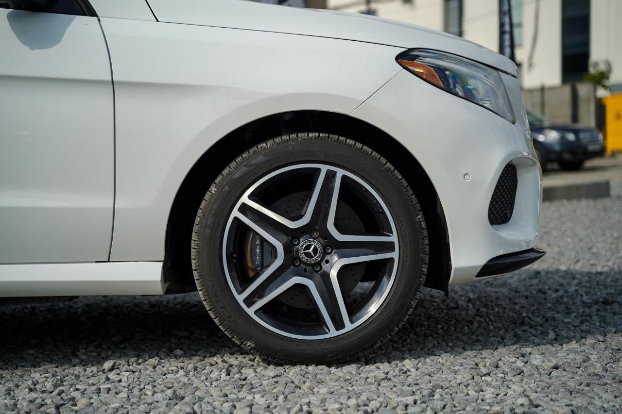 Mercedes-Benz GLE - фото 12