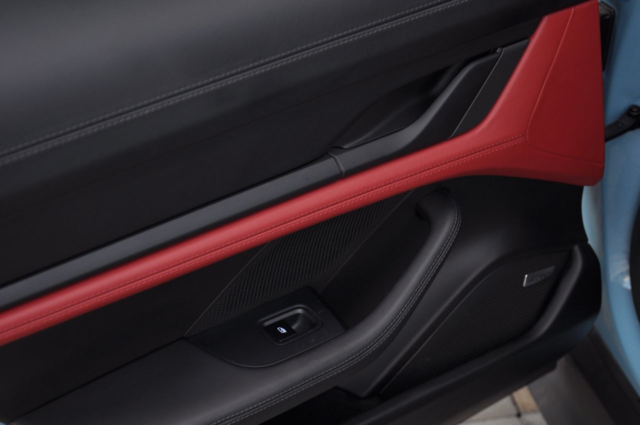 Porsche Taycan - фото 23