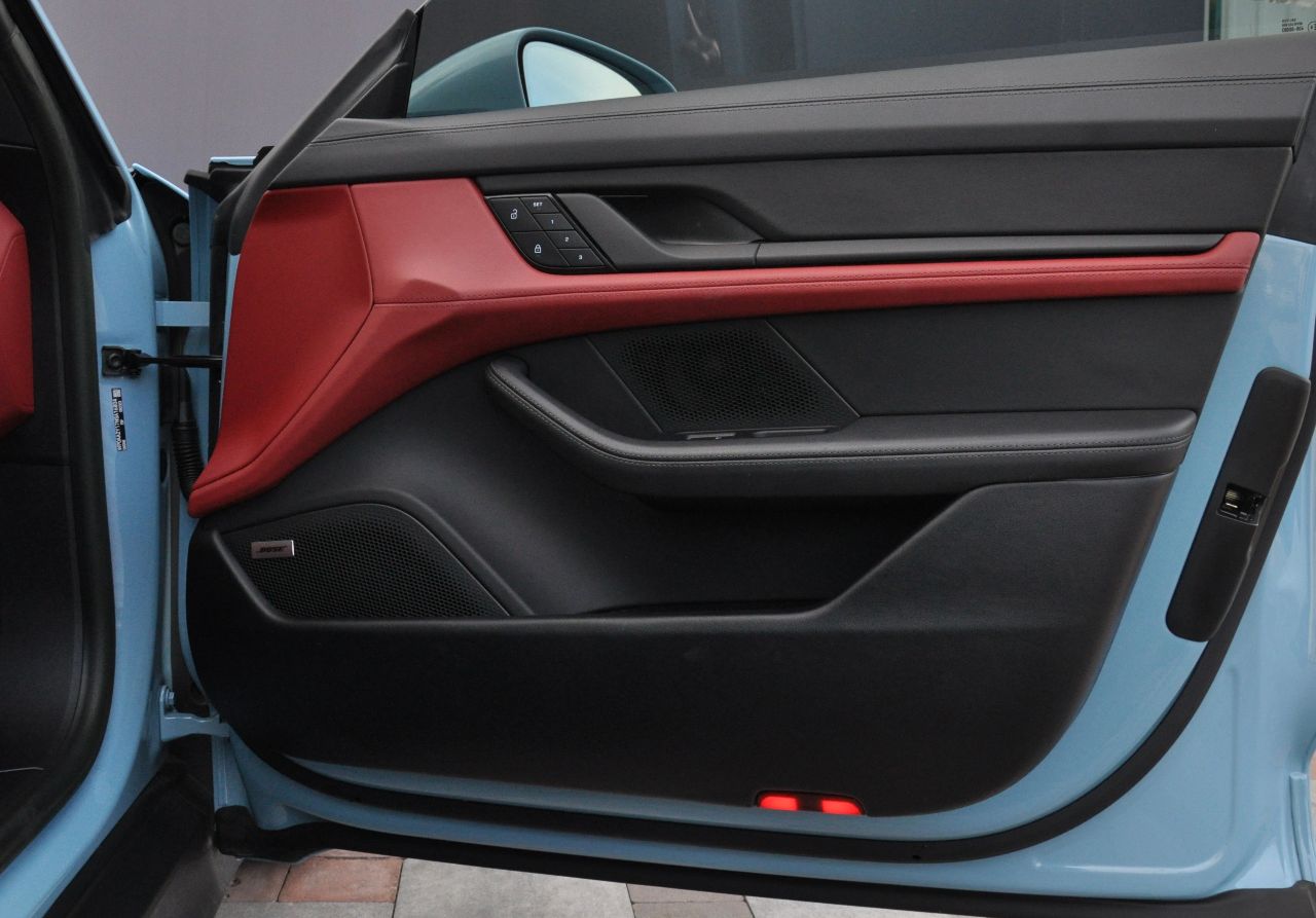 Porsche Taycan - фото 30