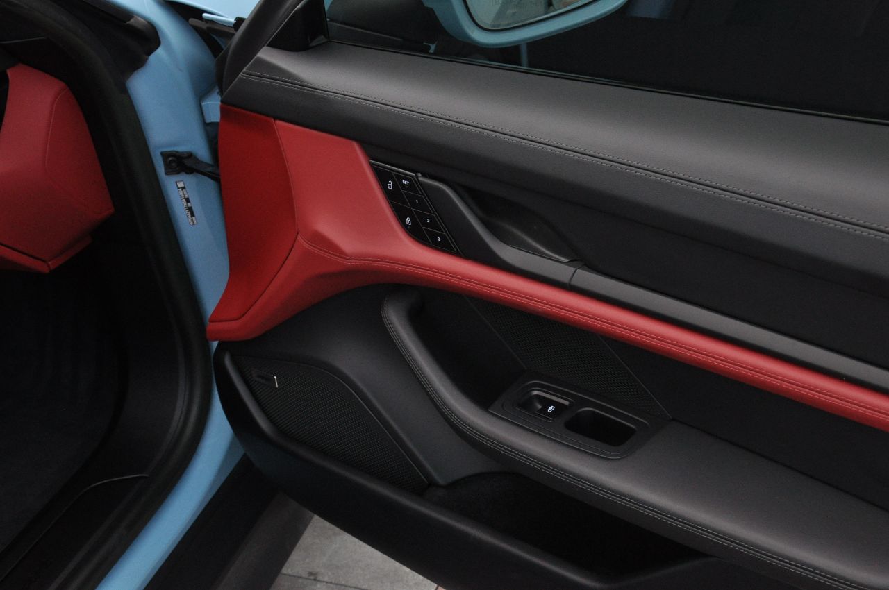 Porsche Taycan - фото 29