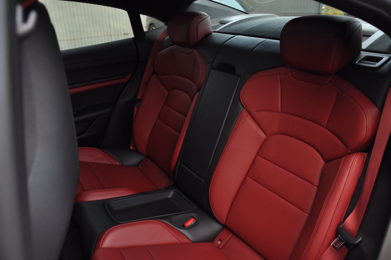 Porsche Taycan - фото 25