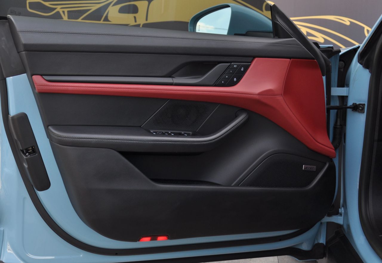 Porsche Taycan - фото 18