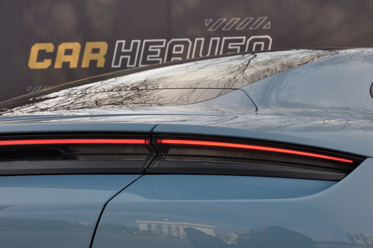 Porsche Taycan - фото 13