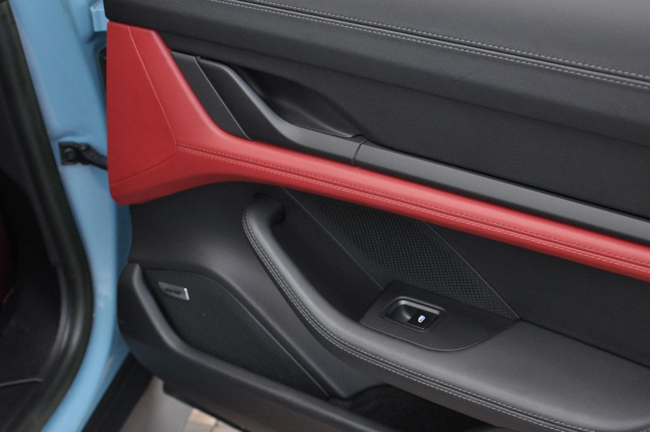 Porsche Taycan - фото 36