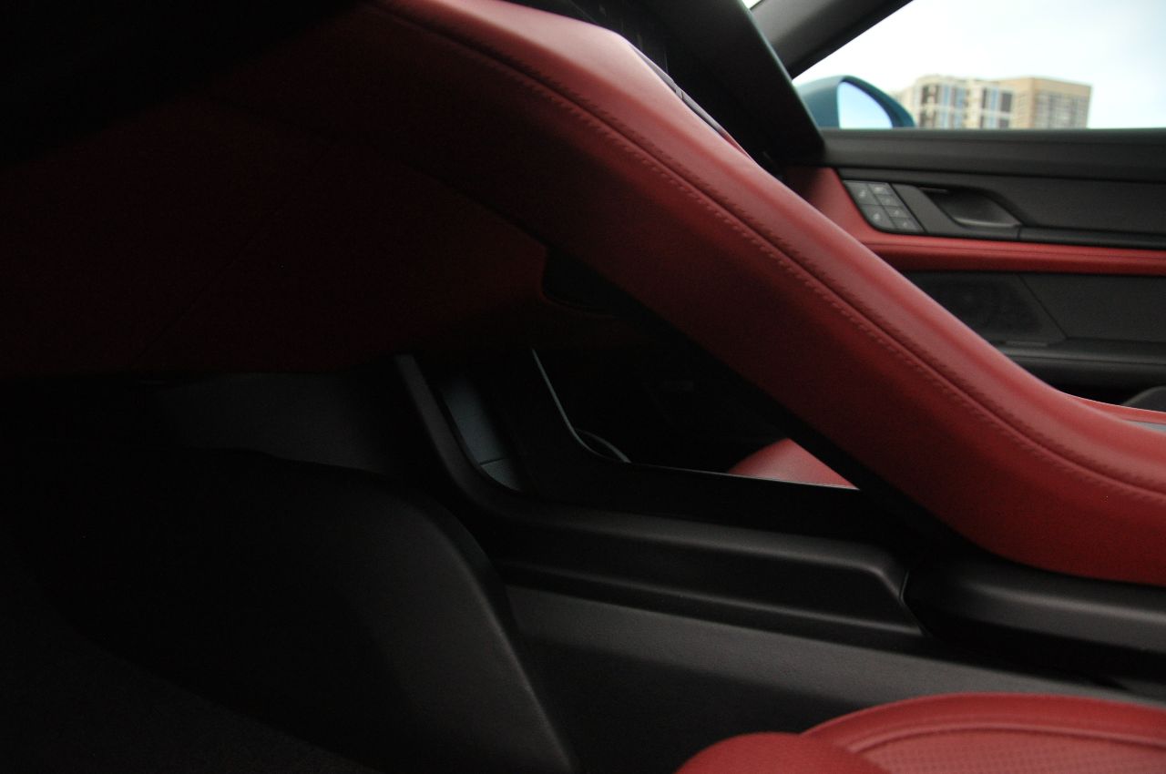 Porsche Taycan - фото 39