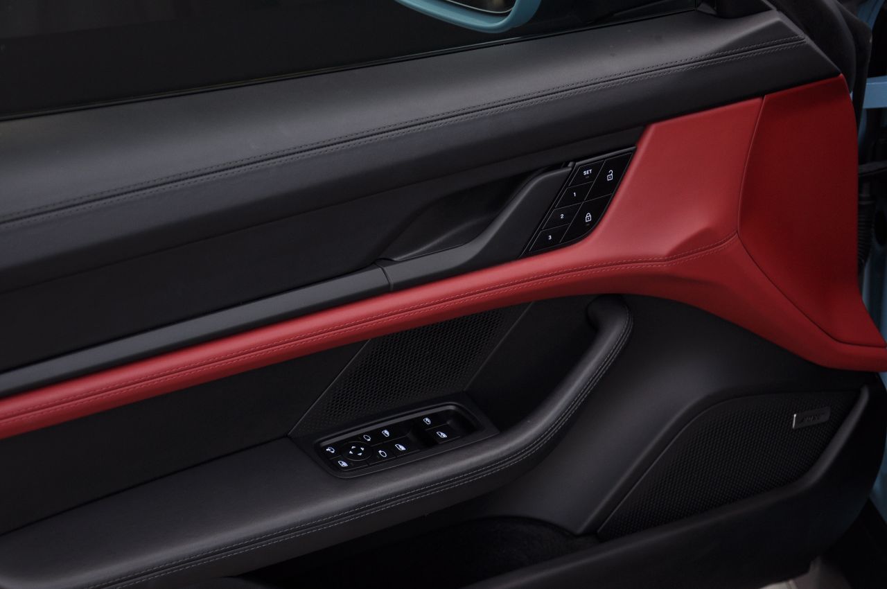 Porsche Taycan - фото 19