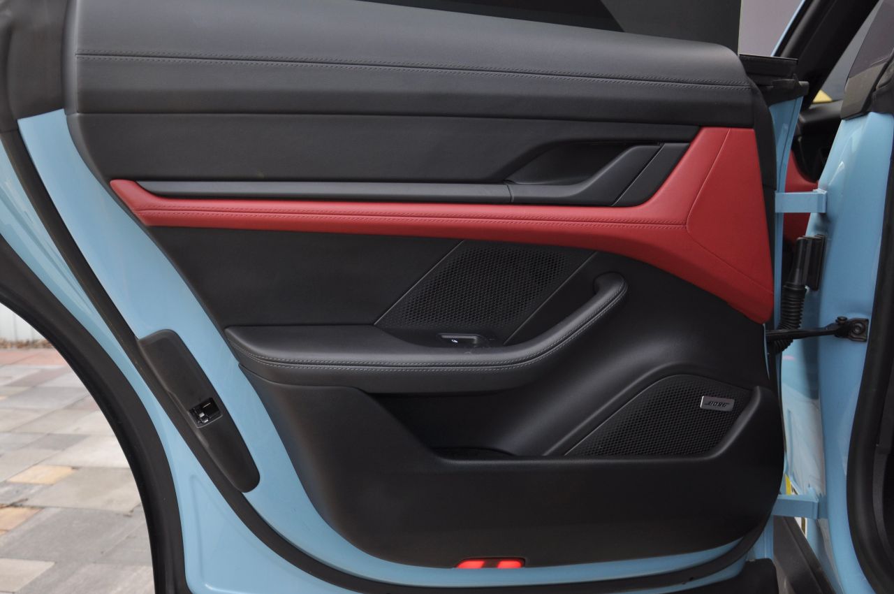 Porsche Taycan - фото 24