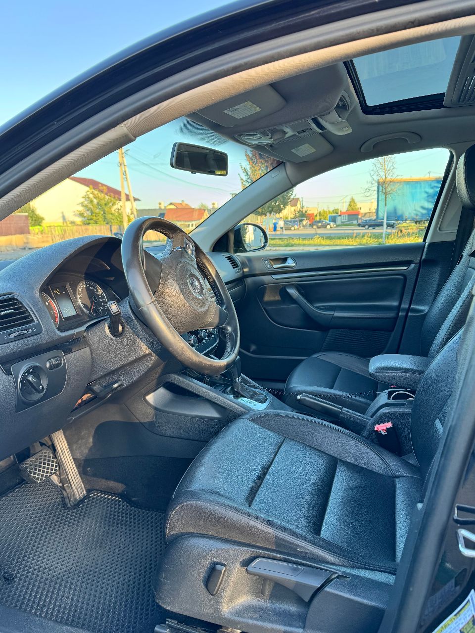 Volkswagen Jetta - фото 16