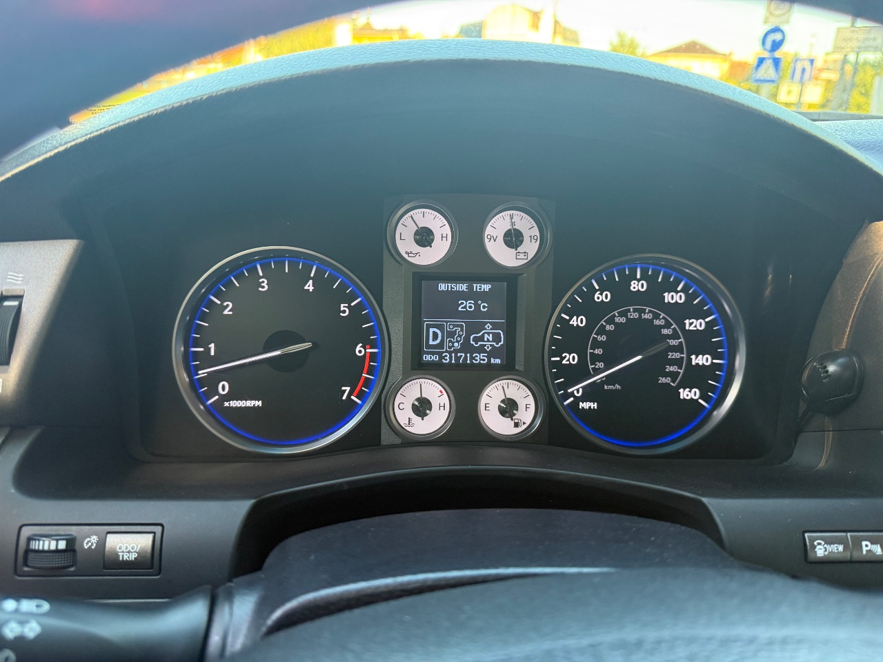 Lexus LX - фото 22