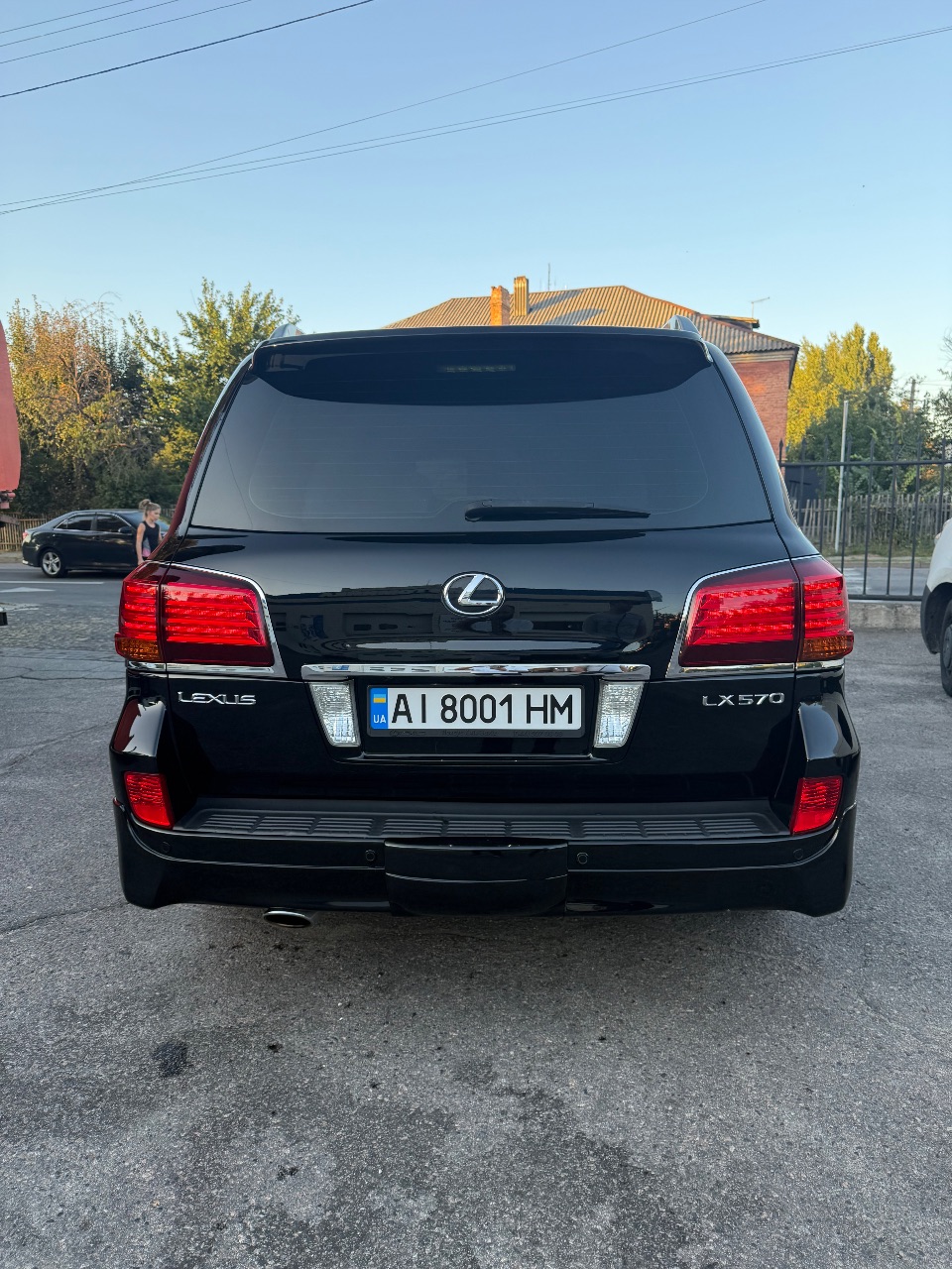 Lexus LX - фото 1