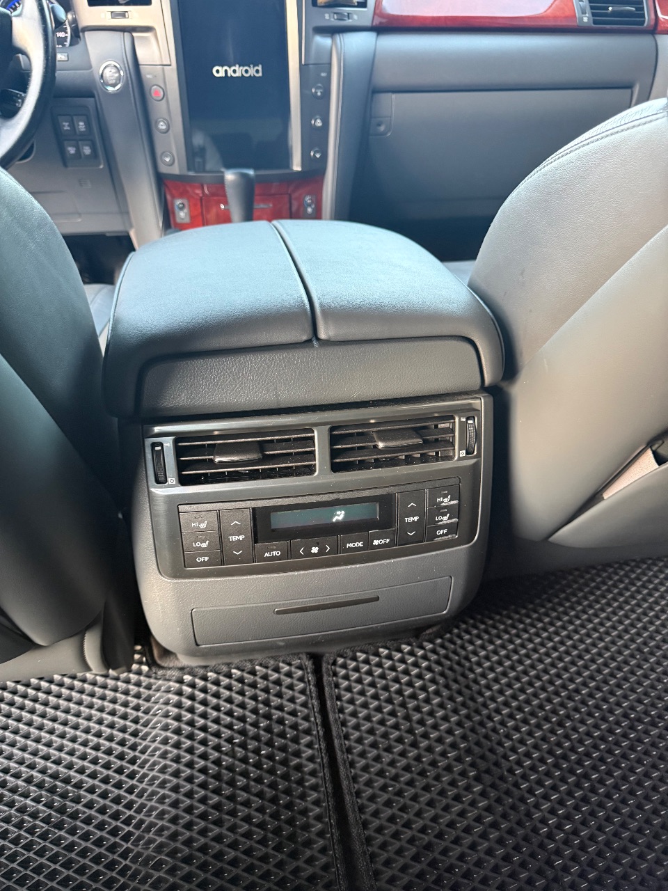 Lexus LX - фото 15