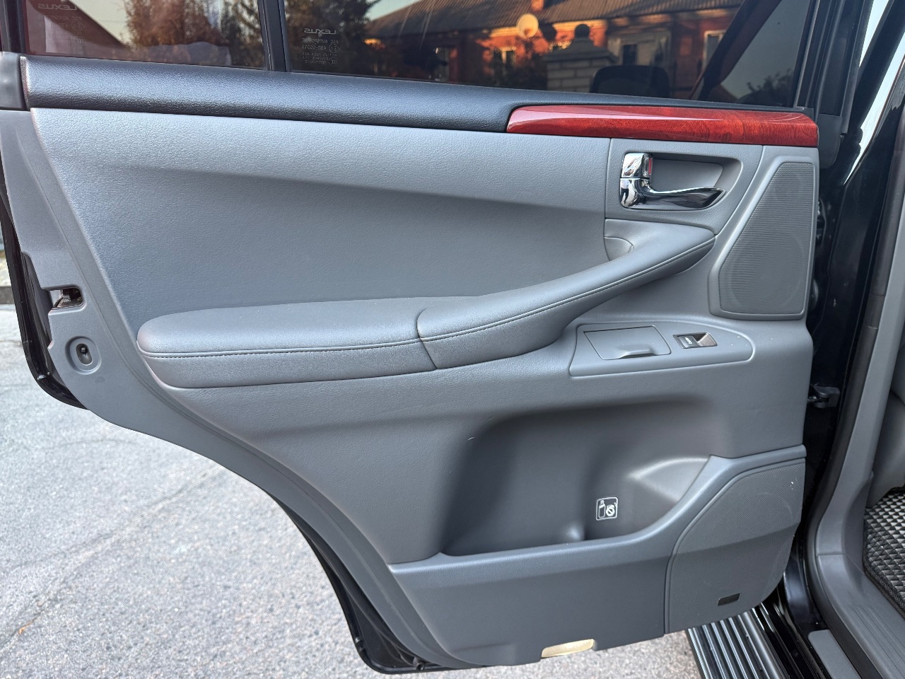 Lexus LX - фото 9