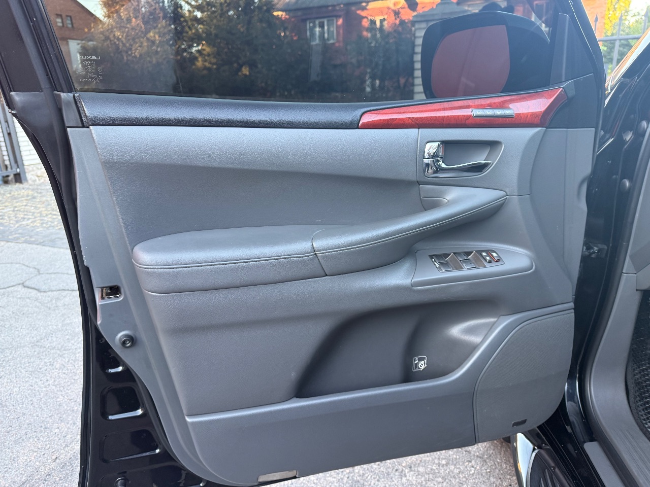 Lexus LX - фото 8