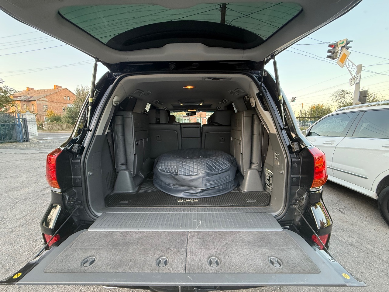 Lexus LX - фото 19