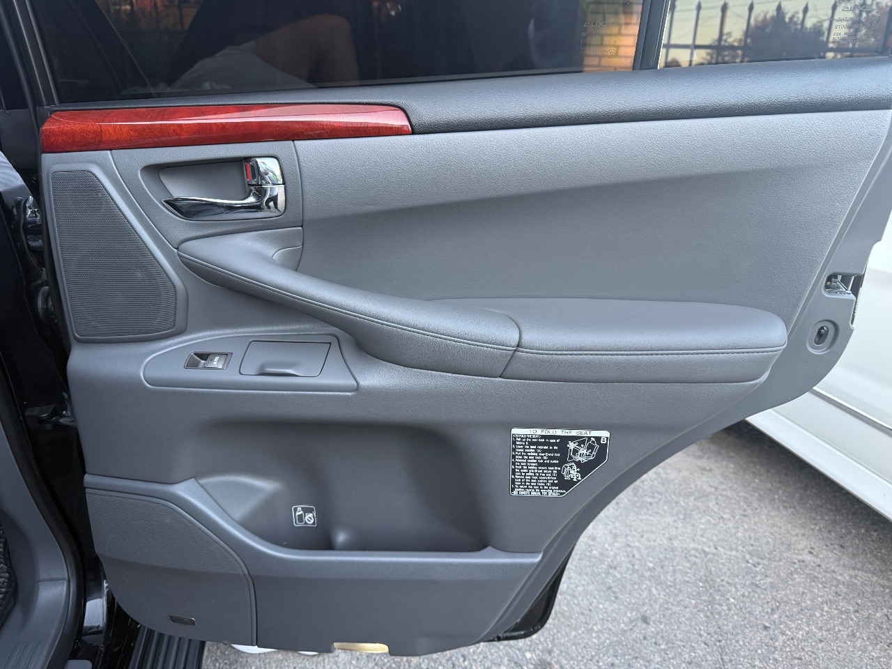 Lexus LX - фото 11