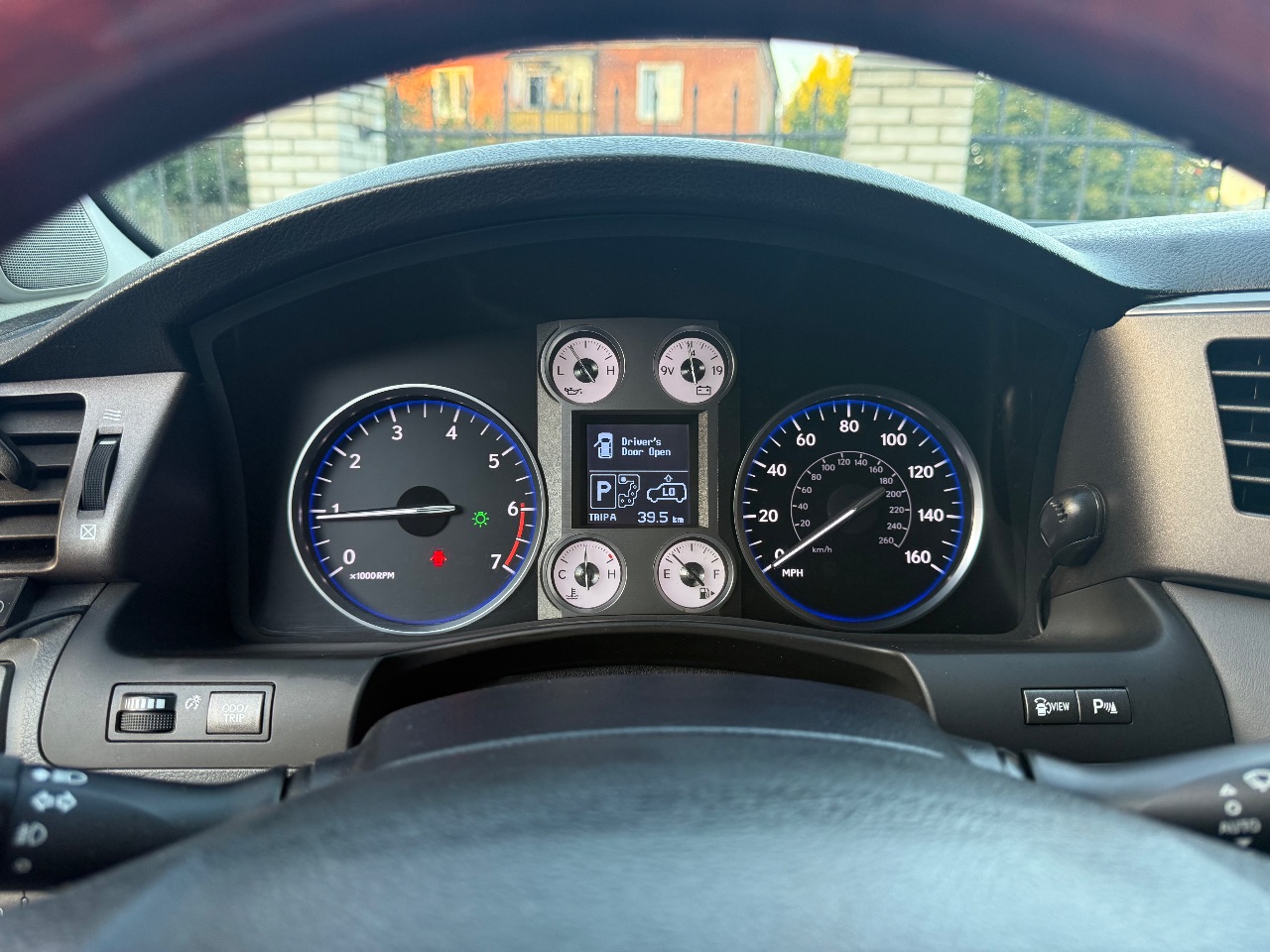 Lexus LX - фото 16