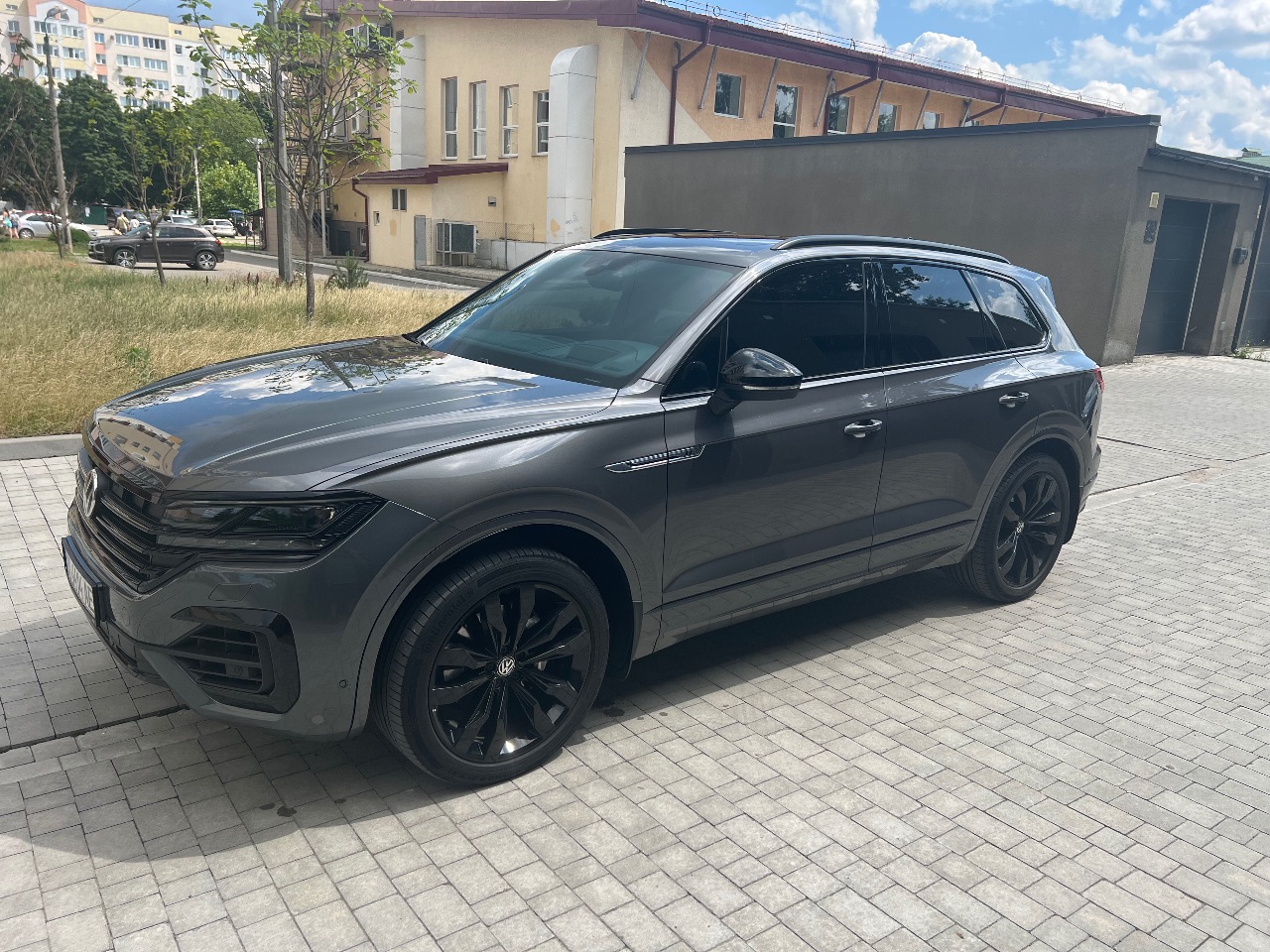 Volkswagen Touareg - фото 18
