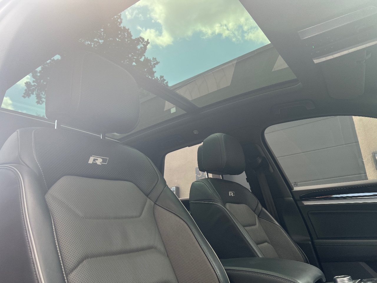 Volkswagen Touareg - фото 12