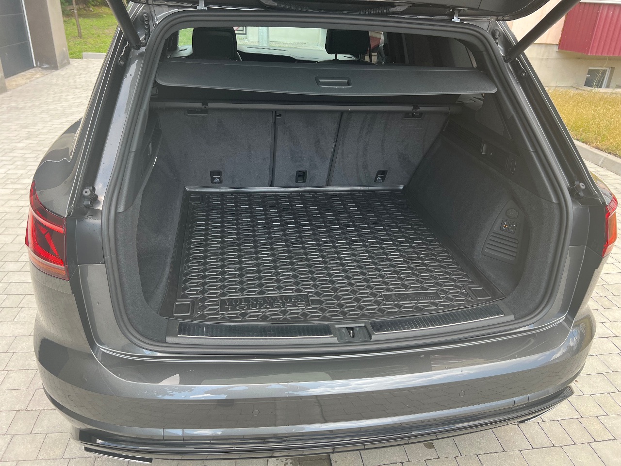 Volkswagen Touareg - фото 6